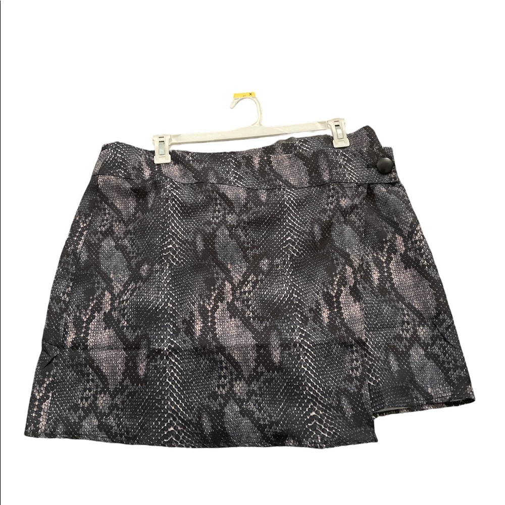 Plus size skirt.